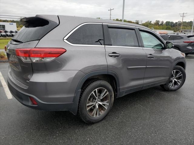 2019 toyota highlander le