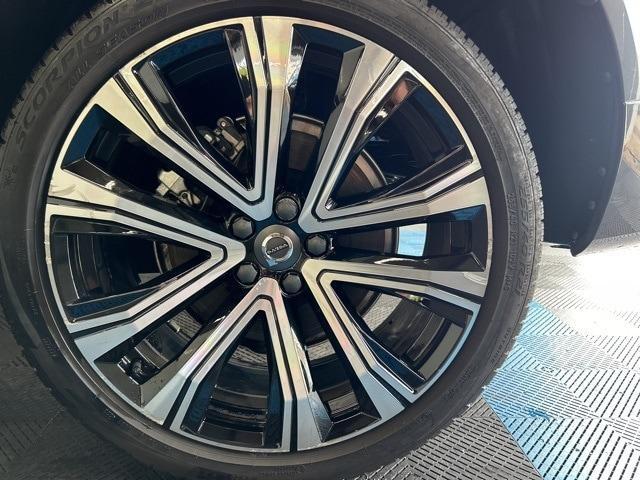 2023 volvo xc60 b6 ultimate bright theme