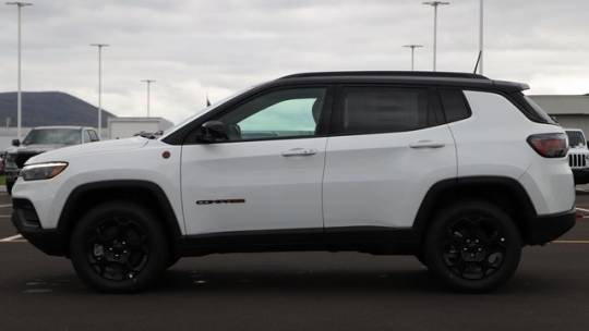2023 Jeep se