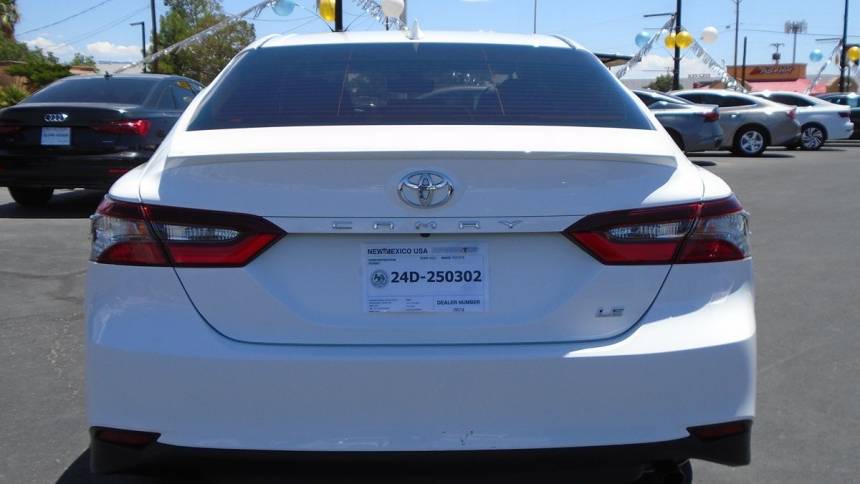 2022 toyota camry le