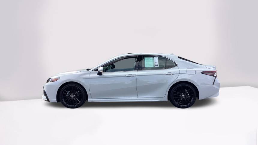 2024 toyota camry hybrid xse