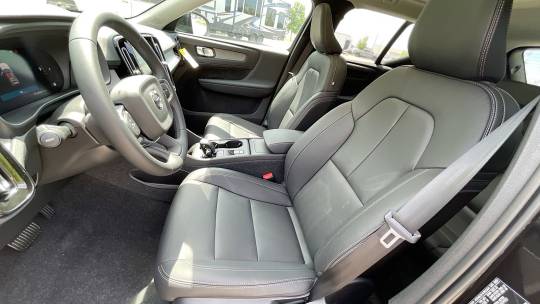 2025 Volvo XC40