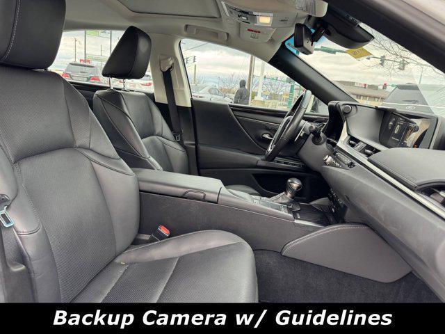 2021 lexus es 300h base
