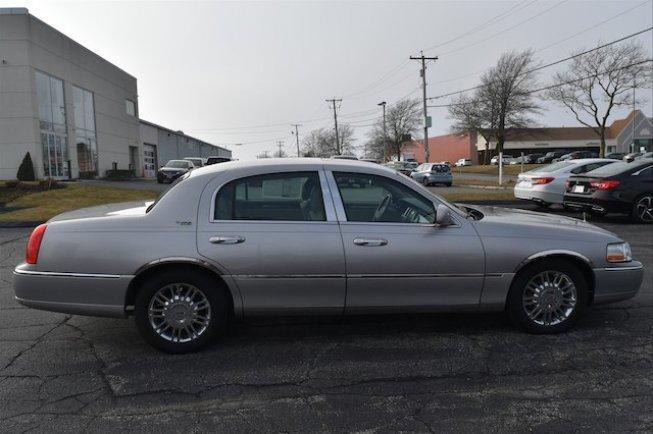 2006 lincoln town car signature limited for sale in middletown, rhode island