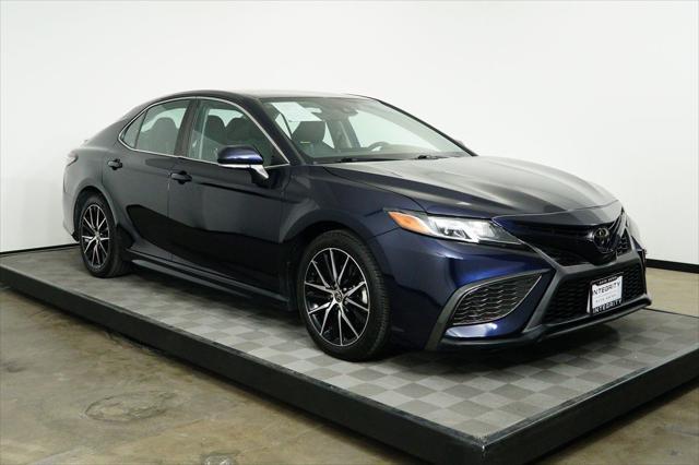 2022 toyota camry se
