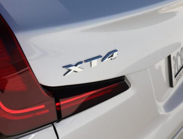 2022 cadillac xt4 premium luxury