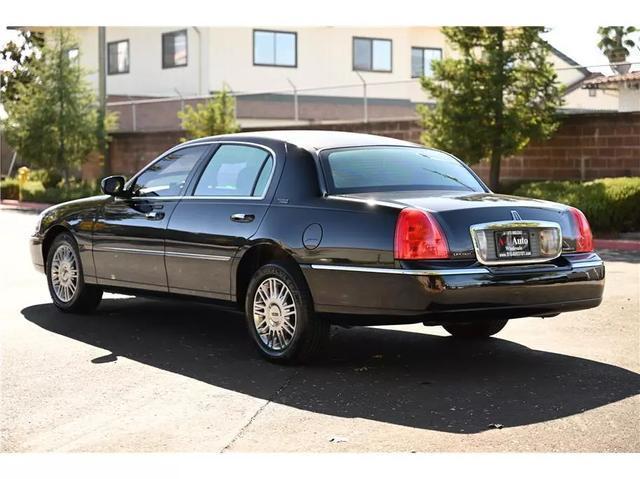 2008 lincoln town car signature limited