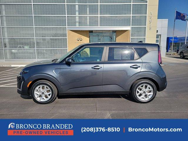 2023 kia soul lx