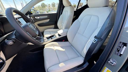 2025 Volvo XC40