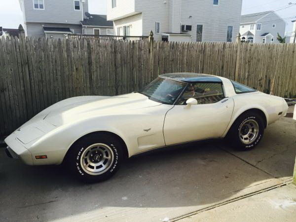 1979 corvette, white, new engine with less than 30k miles