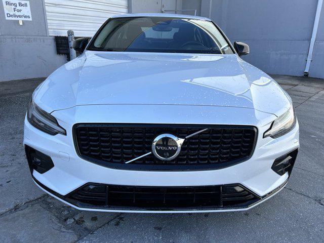 2023 volvo s60 b5 plus dark theme