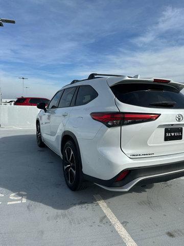 2022 toyota highlander xse