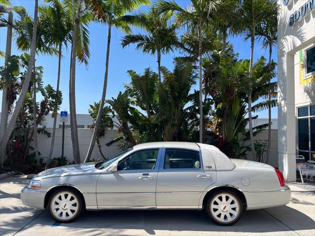 2005 lincoln town car signature limited