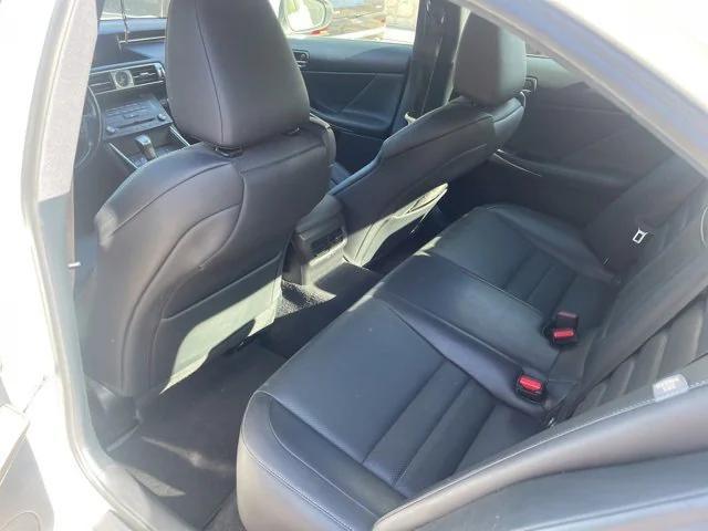 2016 lexus is 200t base