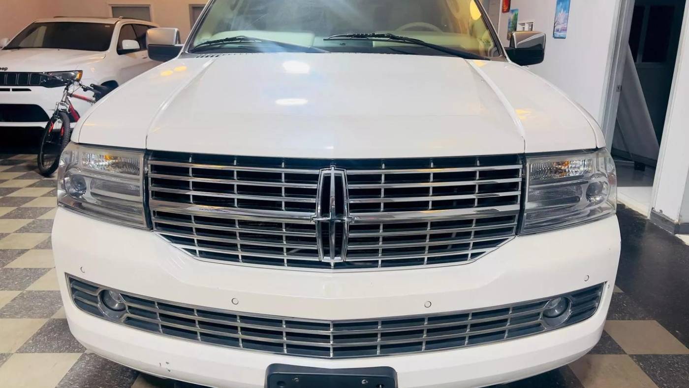 2010 lincoln navigator base