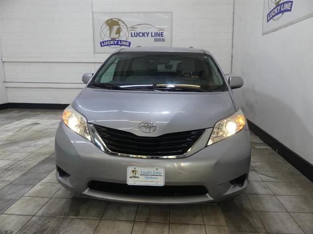 2017 toyota sienna le