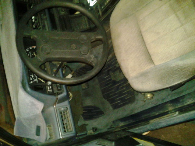 1985 volkswagen quantum gl-5 2.2 liter 5 cylinder sedan. needs cylinder head