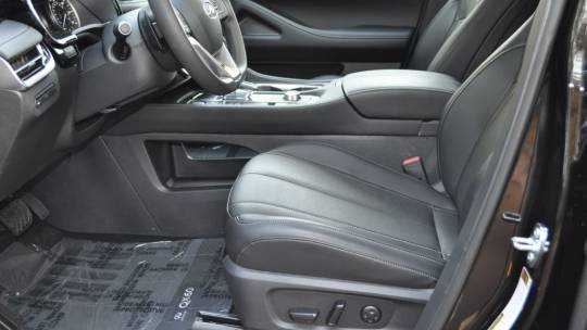 2025 Infiniti se