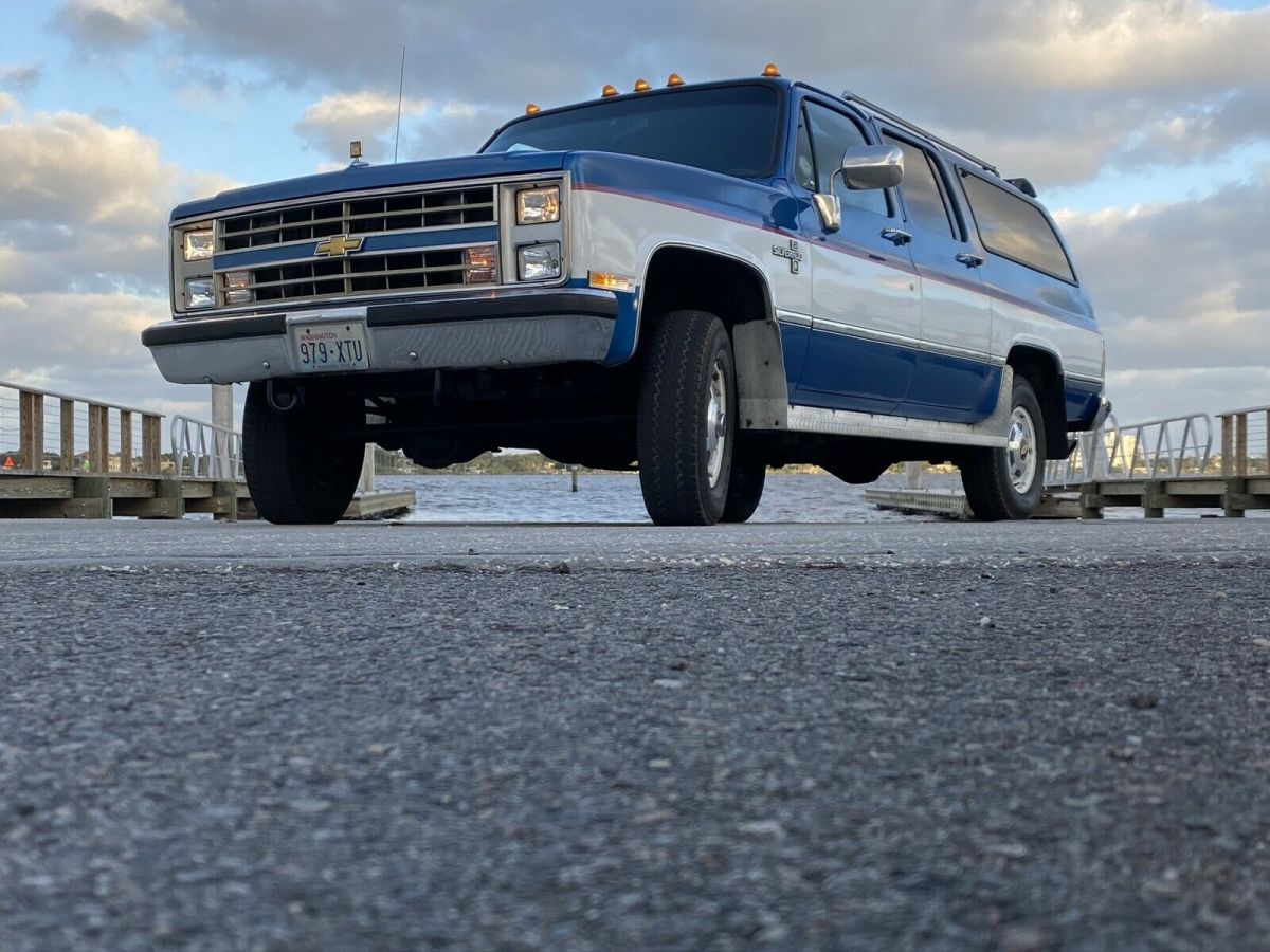 1988 chevrolet v20 suburban suv blue 4wd automatic v200
