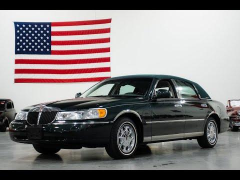 2002 lincoln town car in kentwood, michigan