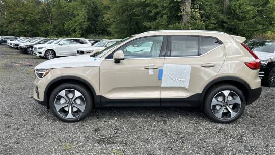 2025 Volvo XC40