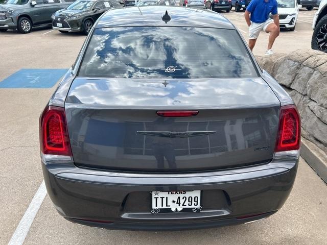 2021 chrysler 300 touring