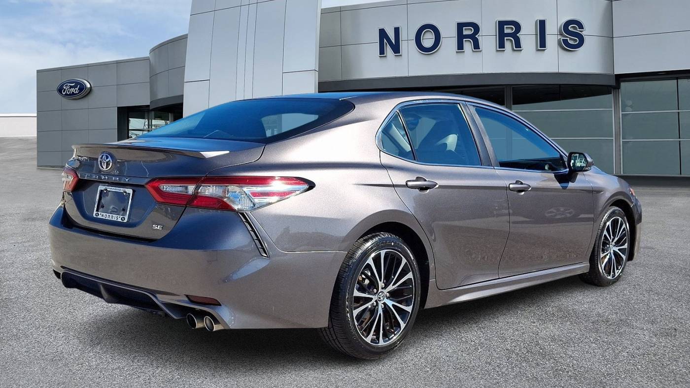2018 toyota camry se