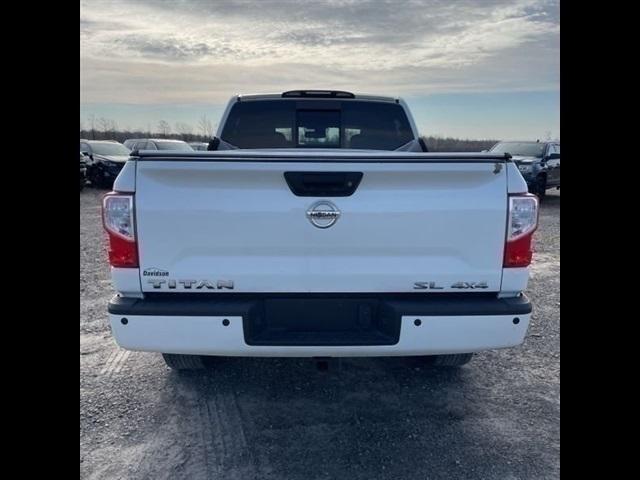 2017 nissan titan sl
