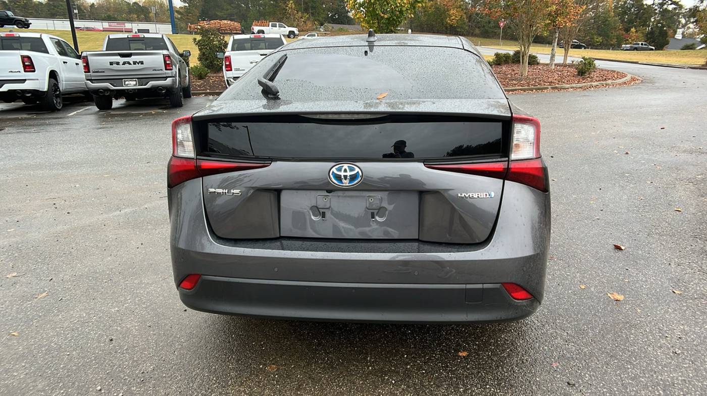 2021 toyota prius le