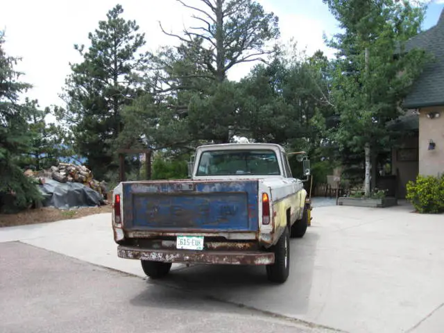 1973 jeep truck j4000 with plow