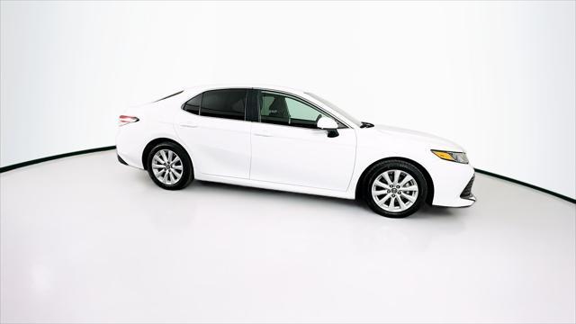 2019 toyota camry le