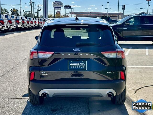 2022 ford escape se