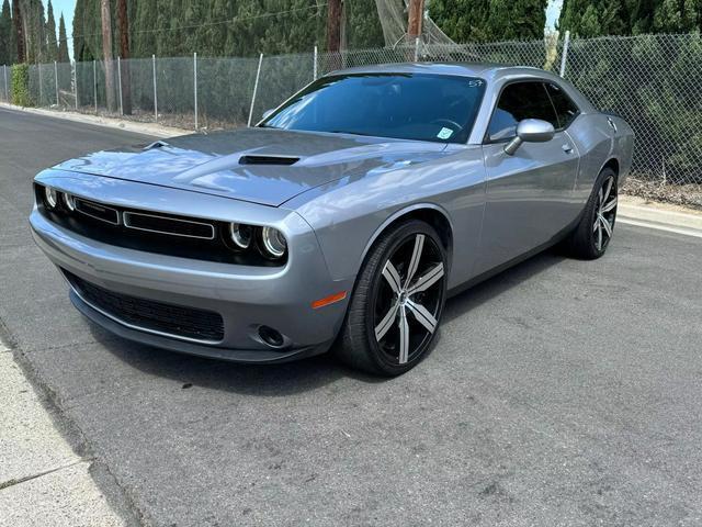 2015 dodge challenger sxt