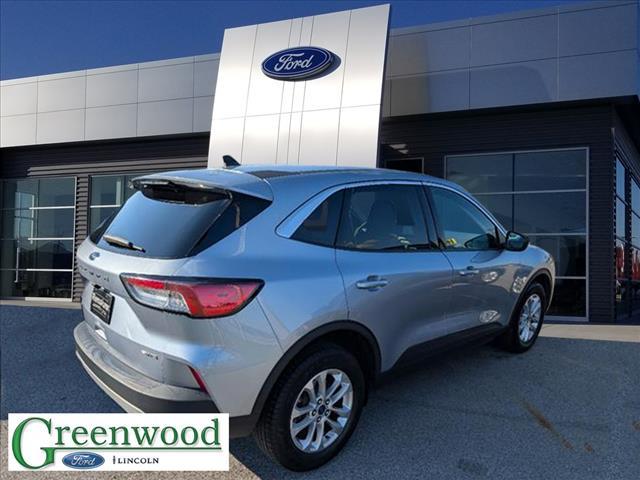 2022 ford escape se