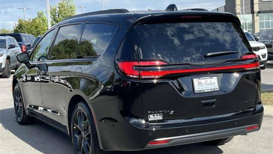 2024 Chrysler Pacifica limitd