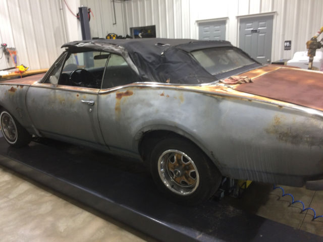 1968 oldsmobile cutlass convertible.. origional car..power top...bucket seats