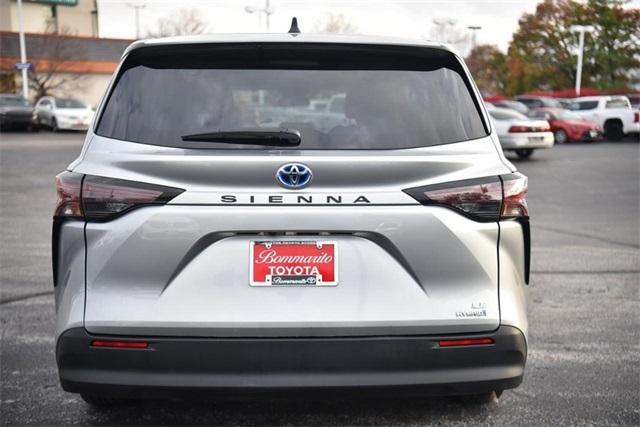 2024 toyota sienna le