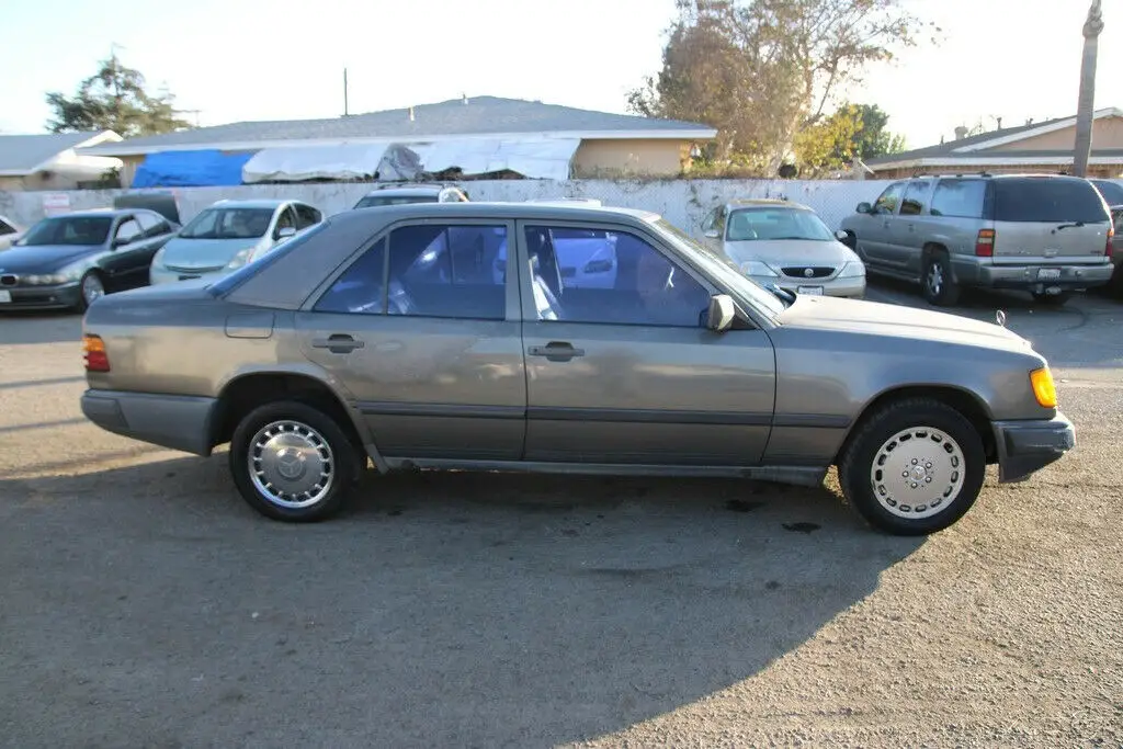 1986 mercedes-benz 300 e sedan automatic 6 cylinder no reserve