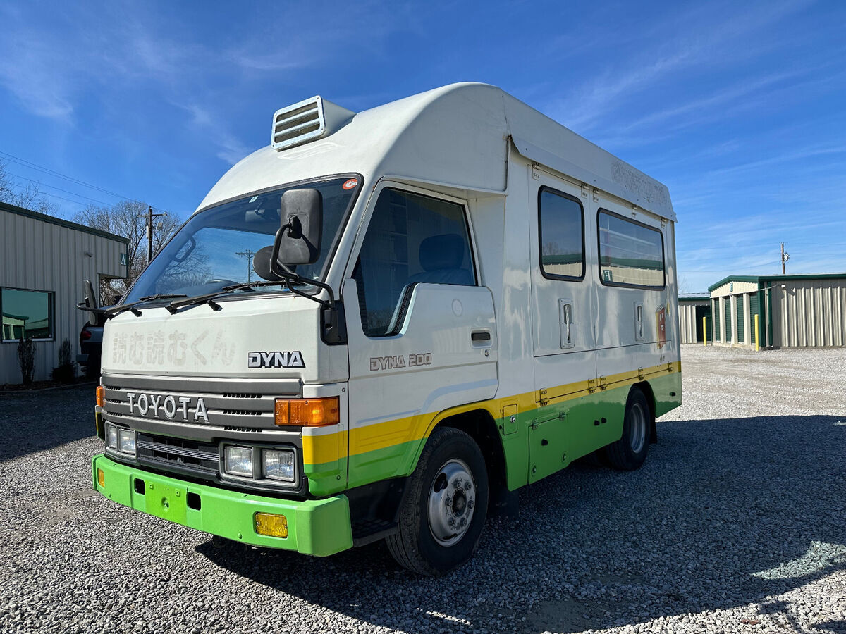 toyota dyna 200 diesel rhd jdm book - food -vendor - concessions truck dually
