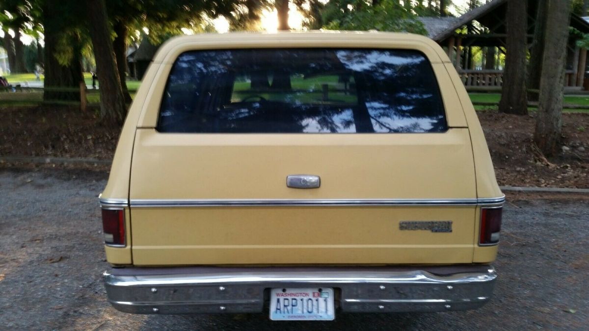 1973 chevrolet suburban cheyenne super 20 (c20) v8 350 cid 4-door