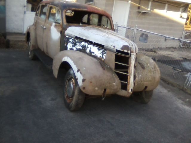 1937 poniac 4 door sedan