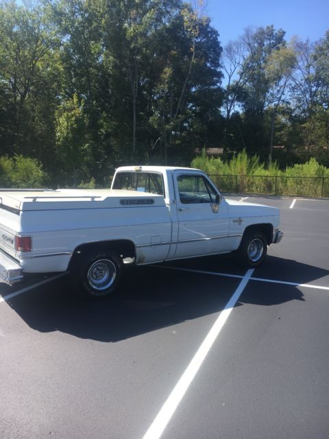 1986 chevrolet short bed silverado c10, 100% original, 1 owner, great investment