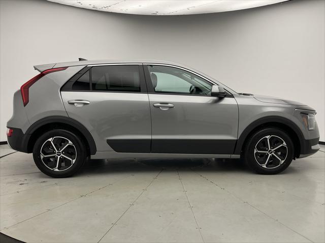 2023 kia niro lx
