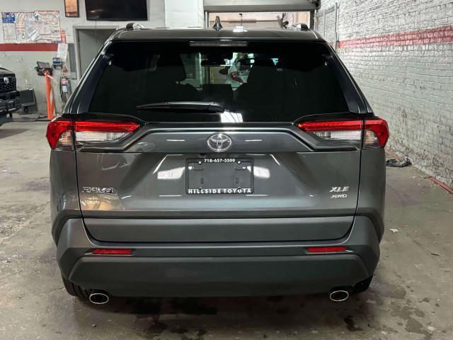 2022 toyota rav4 xle premium