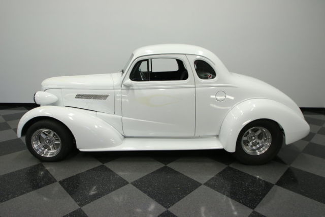 steel car, strong 383 chevy v8, 700r4 trans, r134 ac, nicely built hotrod!