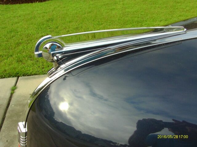 1940 oldsmobile 2 door touring sedan