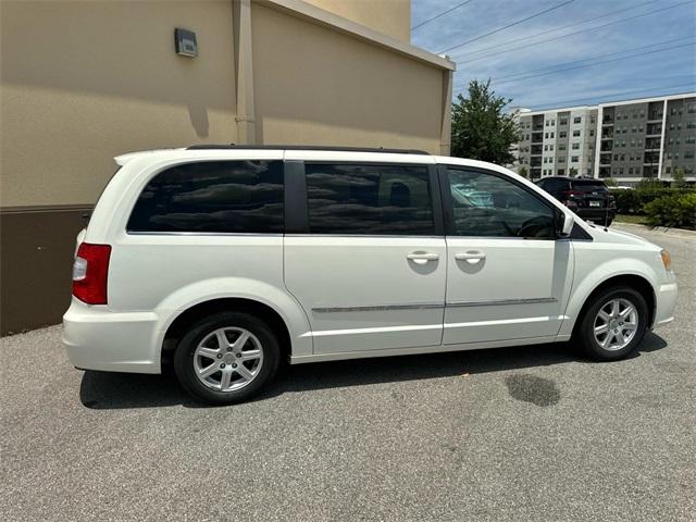 2011 chrysler town & country touring