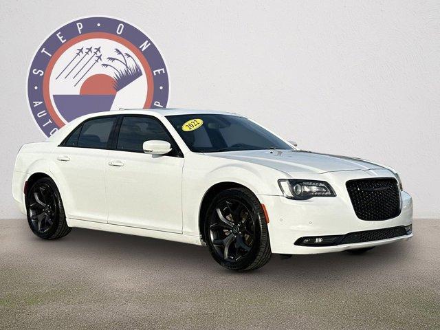 2022 chrysler 300 s