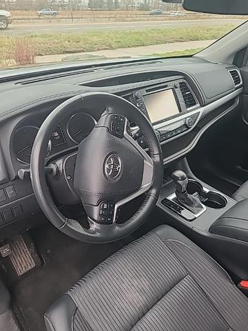 2019 toyota highlander le plus
