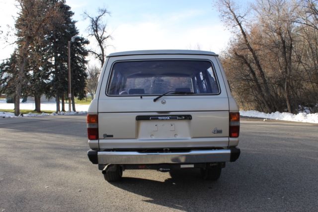 1990 toyota land cruiser, rust free, original paint, excellent condition!!!